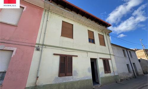 Casa di circa 150 mq con cortile