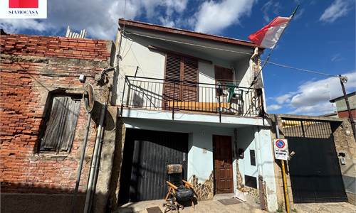 Casa di circa 110 mq con box auto