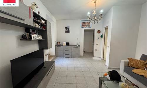 Casa parzialmente ristrutturata con cortile, giardino e posti auto