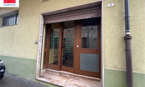 Locale commerciale con due uffici, magazzino, laboratorio e archivio