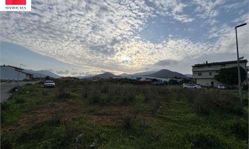 Terreno edificabile di 438 mq con collegamento a corrente, acqua e fogna