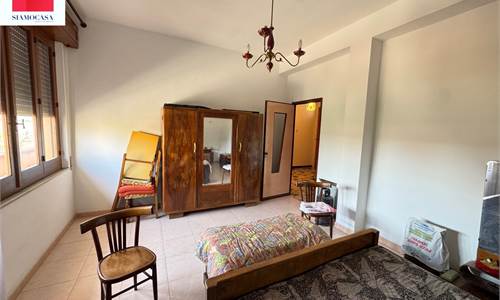 Appartamento con cucina, soggiorno e 4 camere da letto