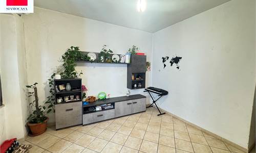 Casa di circa 150 mq con piccolo cortile interno